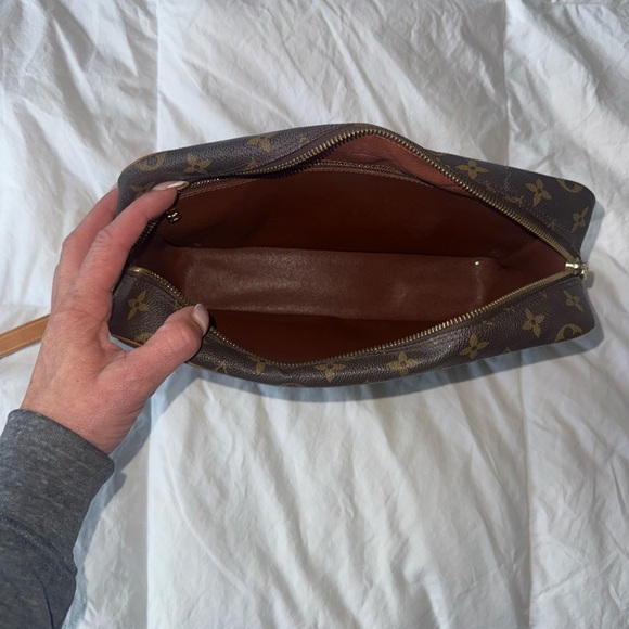 Louis Vuitton Trocadéro 27 Monogram CrossBody Bag - Picture 7 of 15